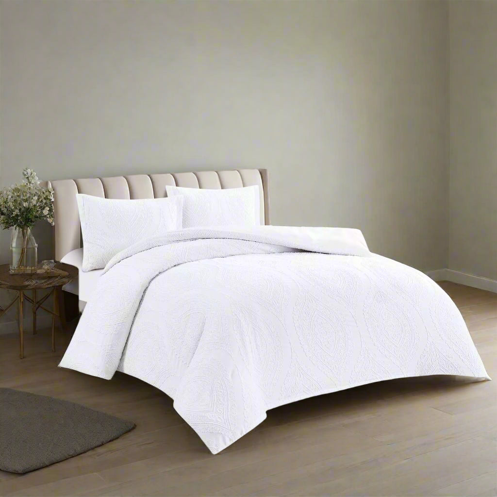 Four-Piece Premium Embroidered Bedding Set – Duvet, Quilt & Pillow Covers
