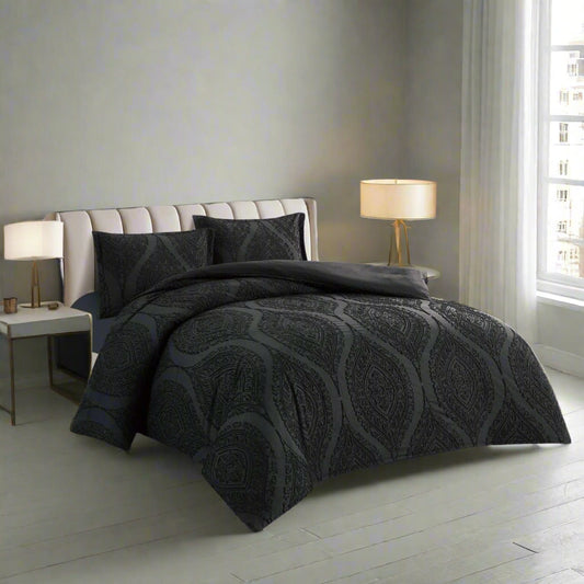 Four-Piece Premium Embroidered Bedding Set – Duvet, Quilt & Pillow Covers