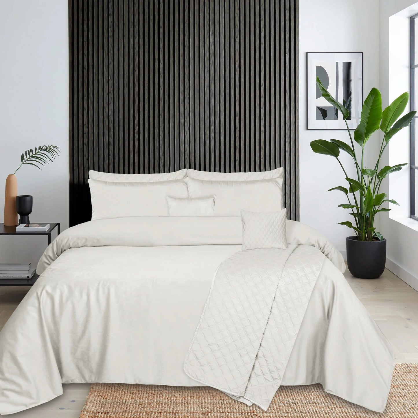 Luxury Matt Velvet Bedding Set Duvet Cover with Fitted Sheet and Pillowcases - Soft and Cosy Bedding for a Comfortable Night's Sleep